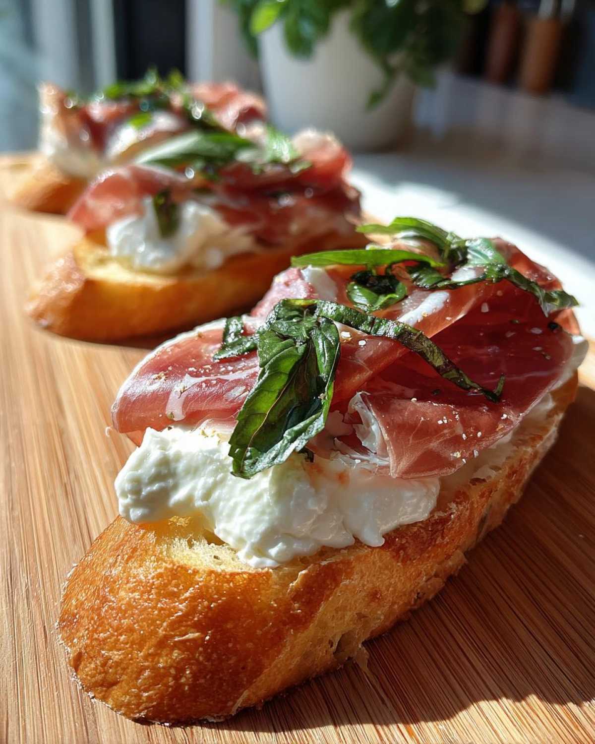 Burrata & Prosciutto Crostini - detail 1