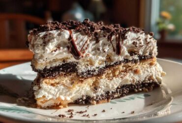Ice Cream Sandwich Cake (5-Minute Dessert)