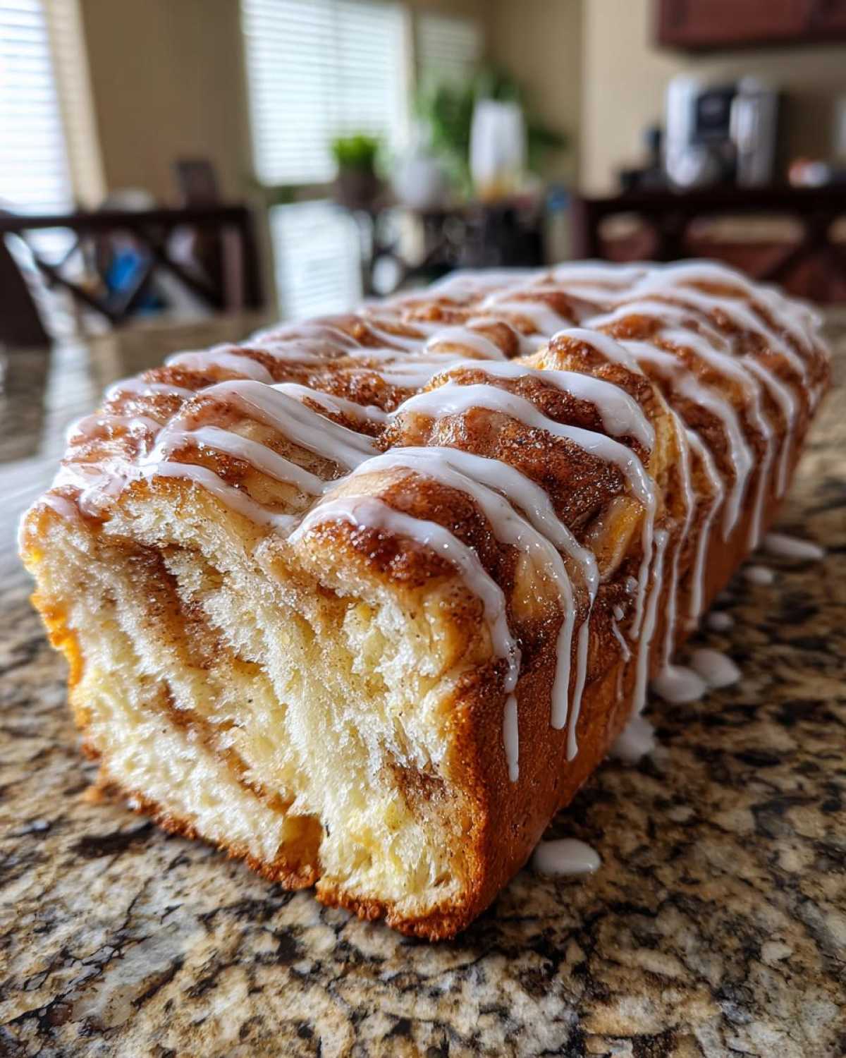 Cinnamon Roll Pull-Apart Bread - detail 2