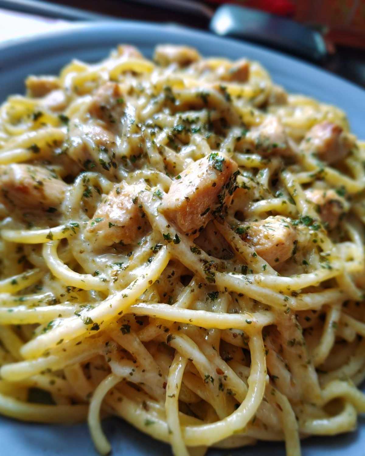 Creamy Chicken Alfredo Linguine - detail 2