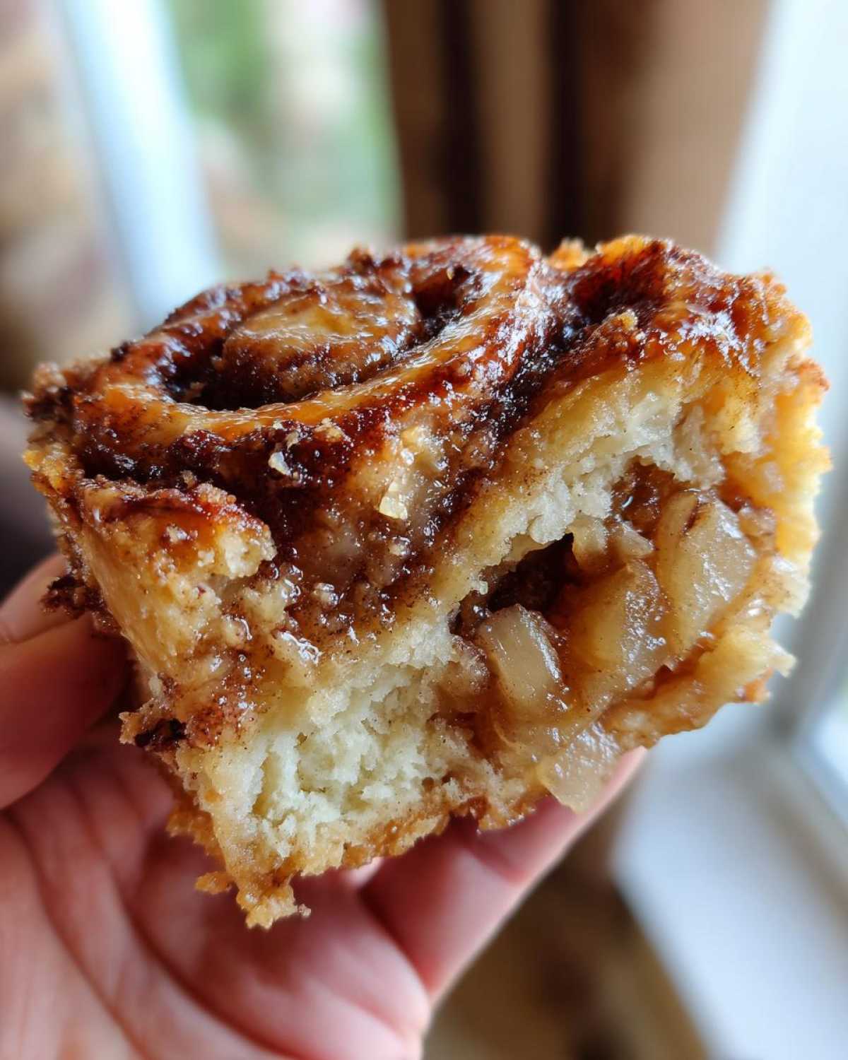 Cinnamon Roll Apple Pie (Dessert Mashup) - detail 1