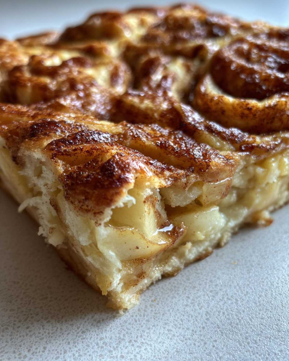 Cinnamon Roll Apple Pie (Dessert Mashup) - detail 2
