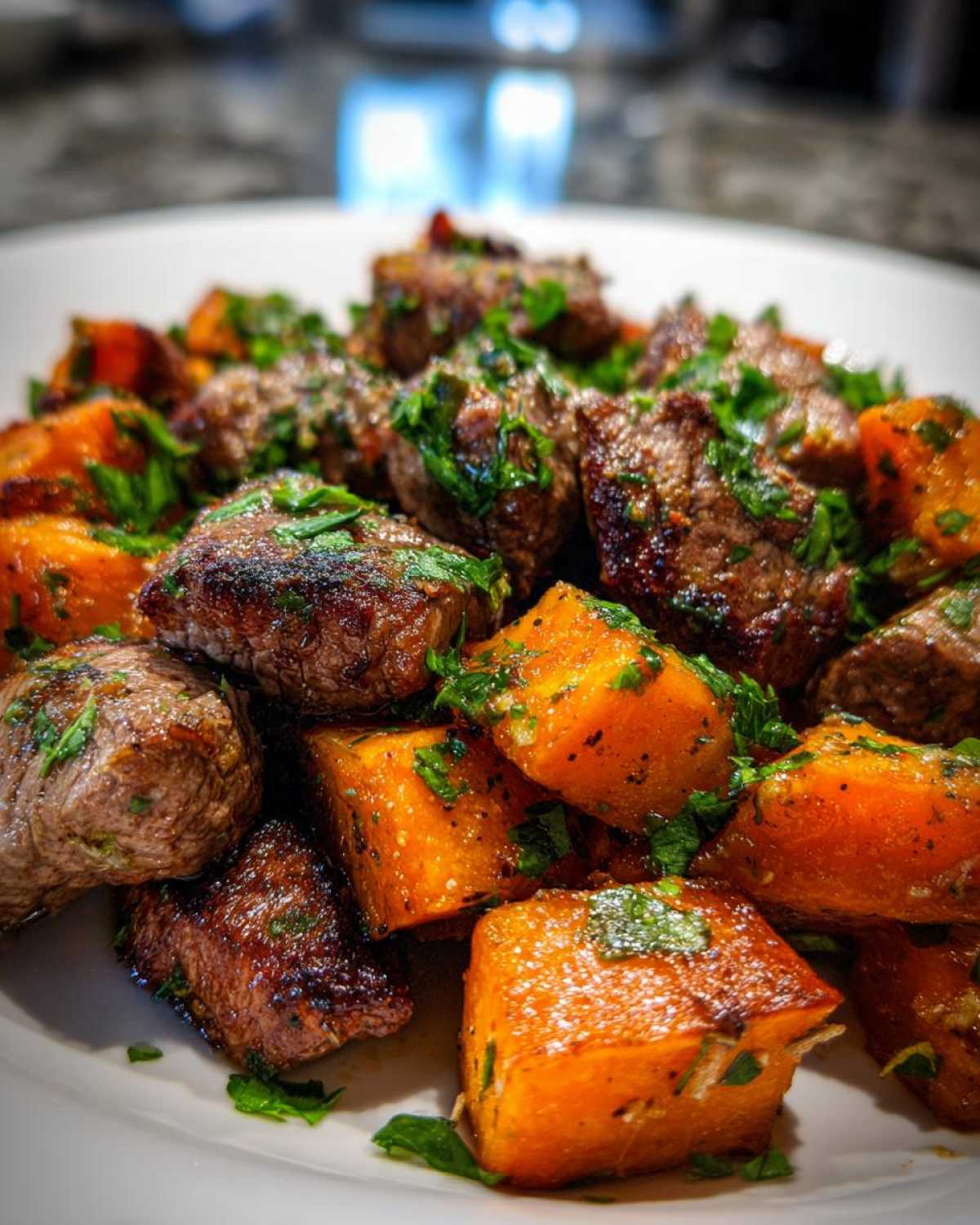 Garlic Butter Steak Bites with Sweet Potatoes - detail 2