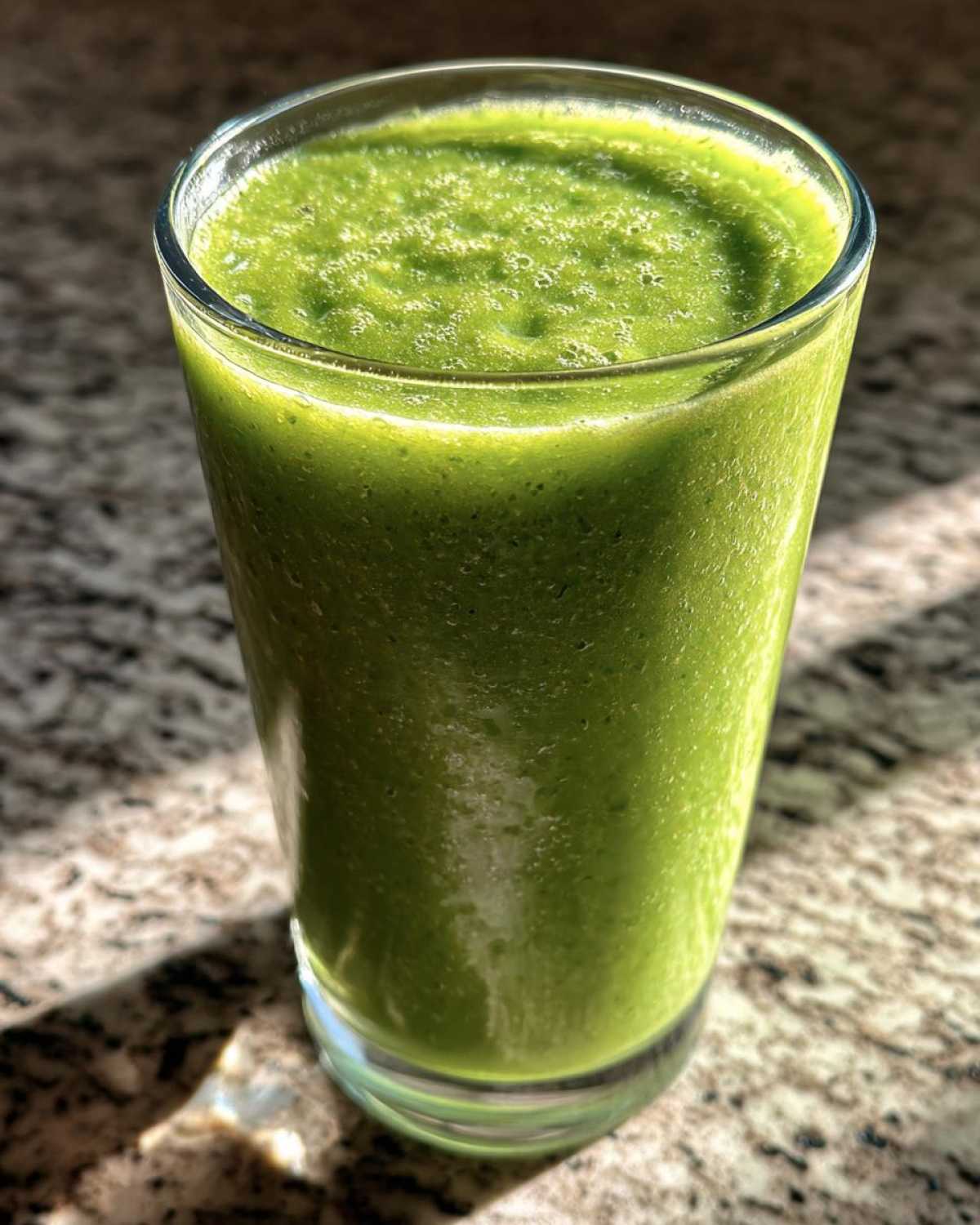Minty Green Monster Smoothie (Healthy Morning Boost) - detail 1