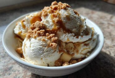 No-Churn Caramel Apple Pie Ice Cream