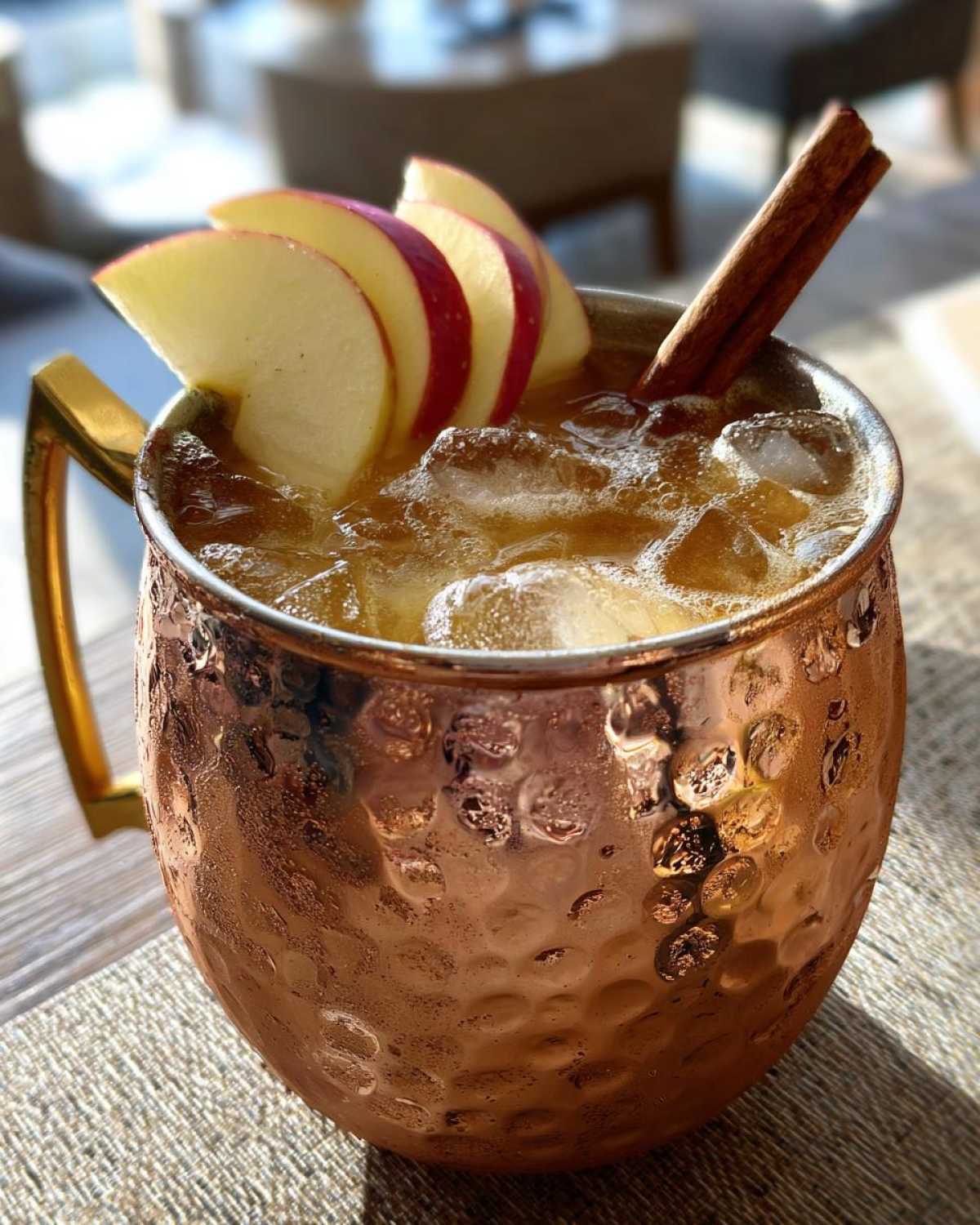 Spiced Apple Moscow Mule (Autumn Cocktail) - detail 1