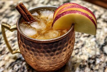Spiced Apple Moscow Mule (Autumn Cocktail)