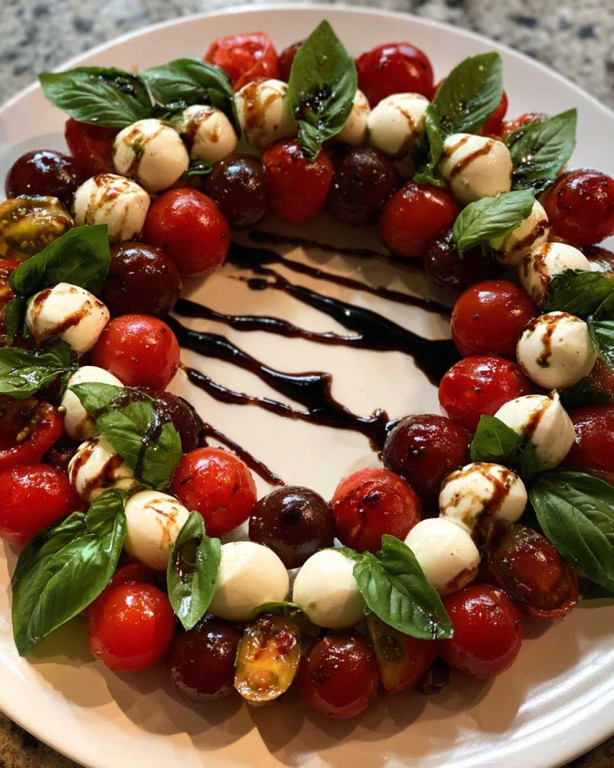 Caprese Christmas Wreath Board - detail 3