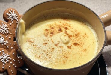 Cheese Fondue with Gingerbread Dippers