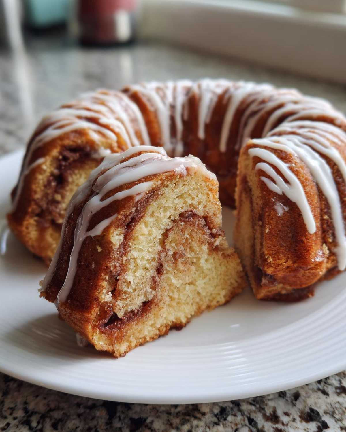 Cinnamon Roll Bundt Cake - detail 3