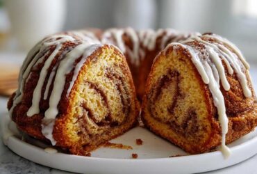 Cinnamon Roll Bundt Cake