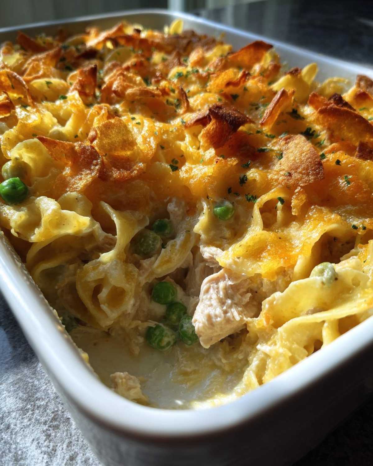 Classic tuna noodle casserole - detail 3