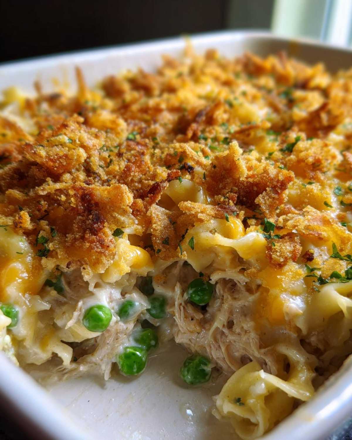 Classic tuna noodle casserole - detail 4
