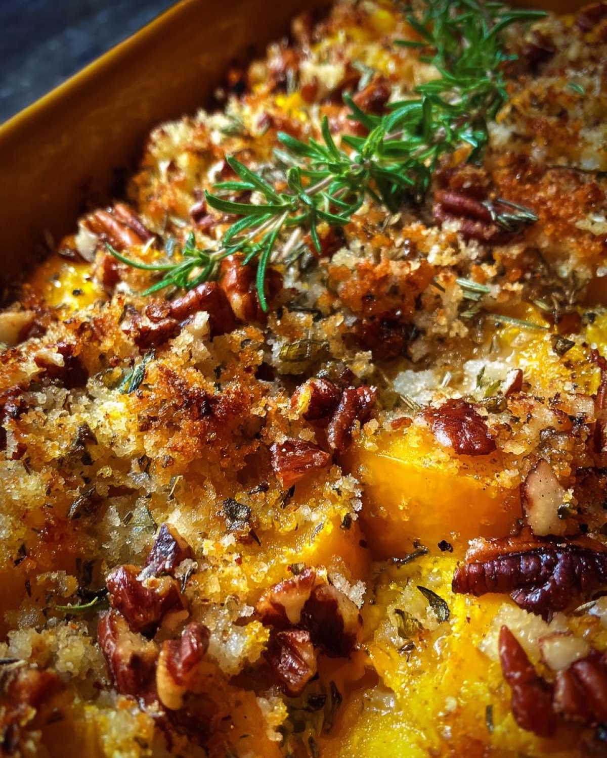 Crunchy topping squash casserole - detail 3