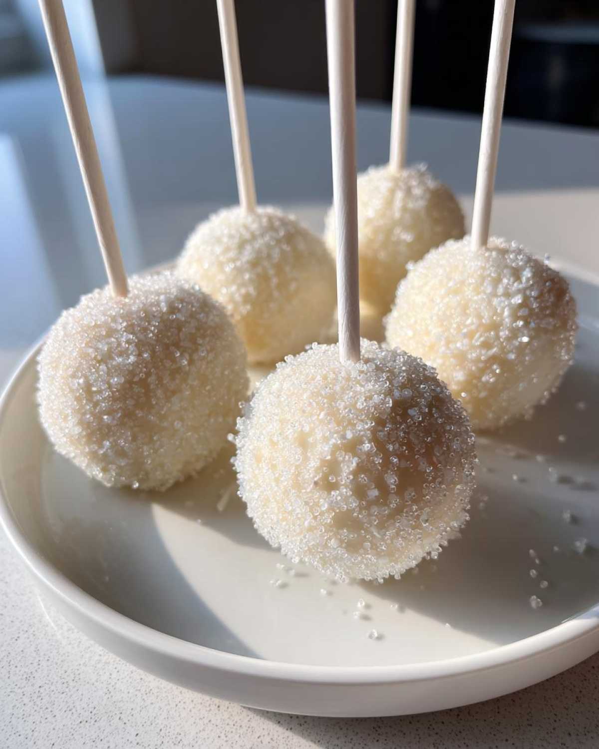 Vanilla Snowball Cake Pops - detail 3
