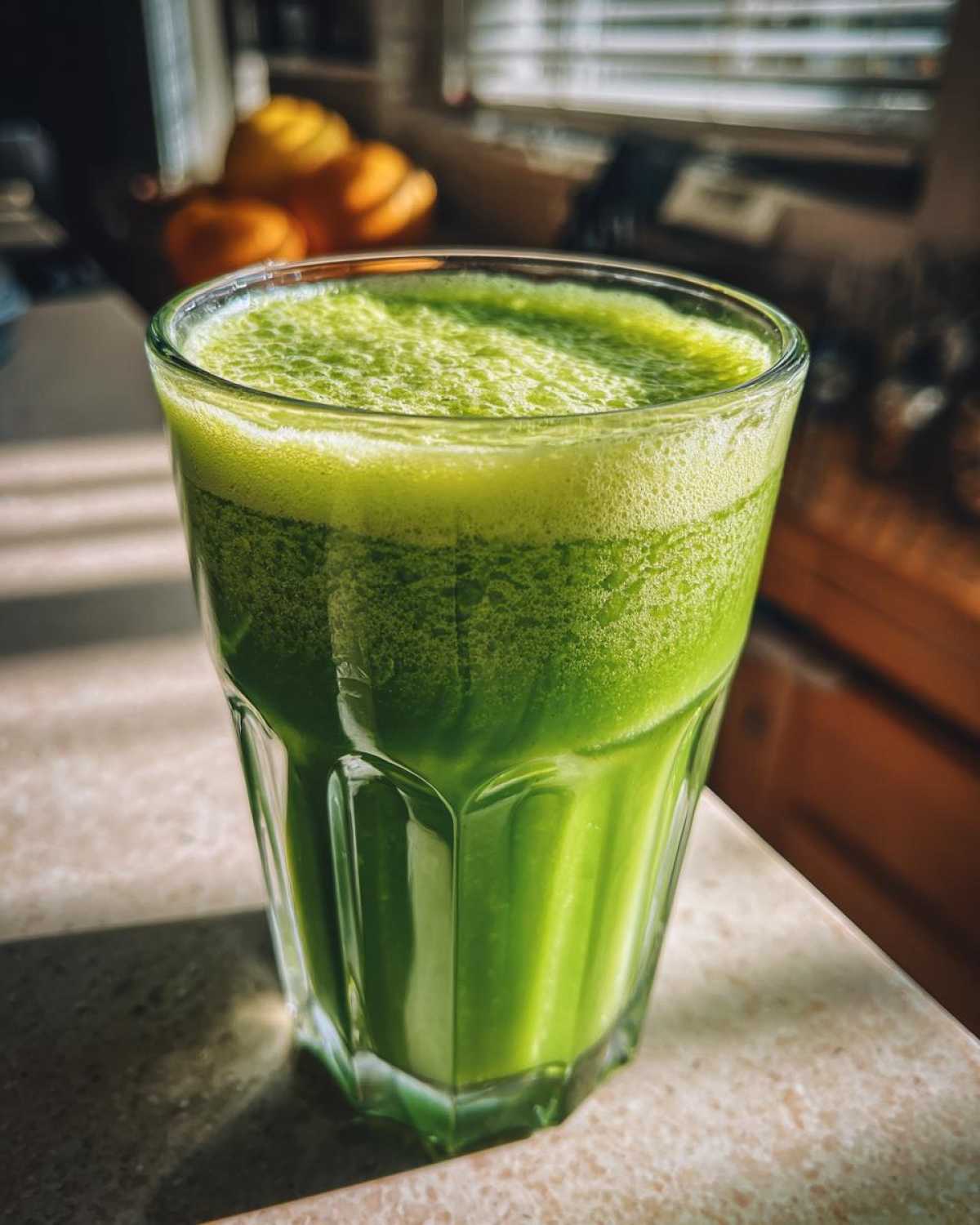 Green Detox Smoothie with Kale & Pineapple - detail 4