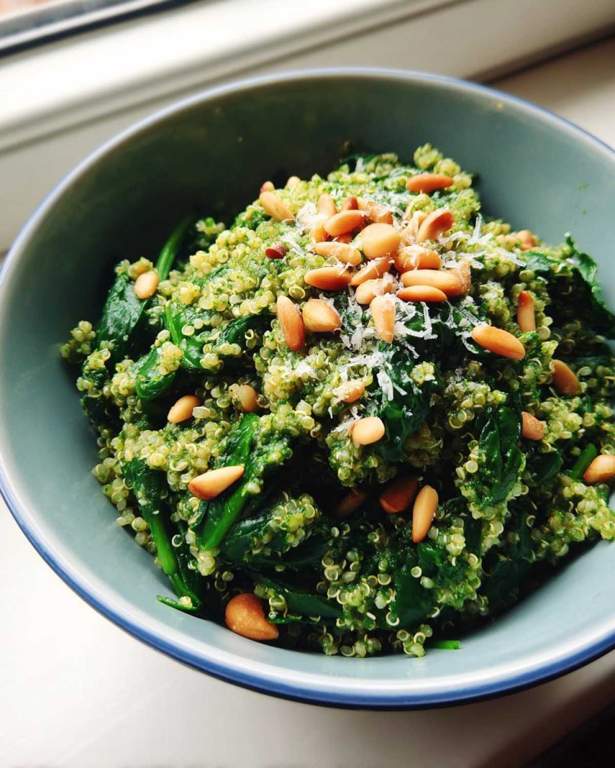 Herby Pesto Quinoa Spinach Bowls - detail 4