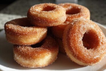 Hot Cinnamon Apple Cider Donuts
