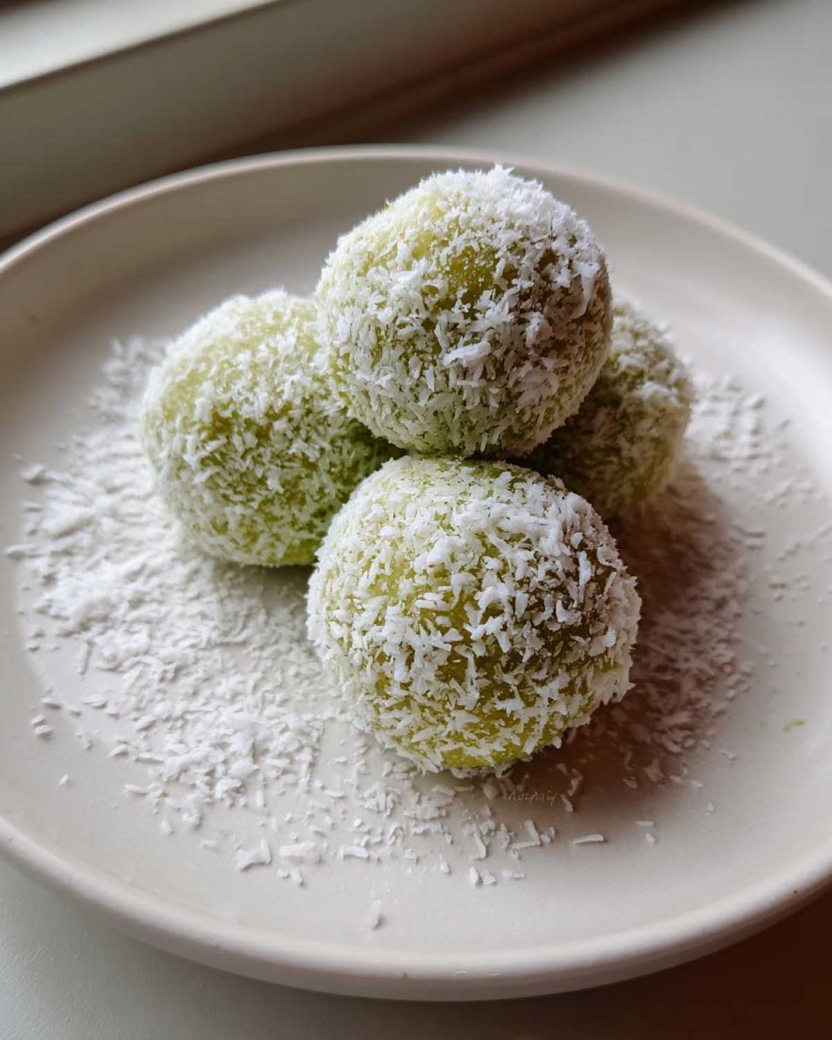 Matcha Coconut Snowball Cookies - detail 1