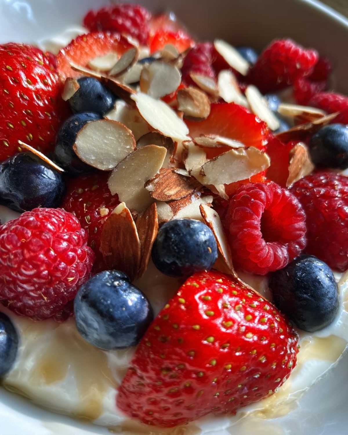 Red Berry Almond Yogurt Bowl - detail 3