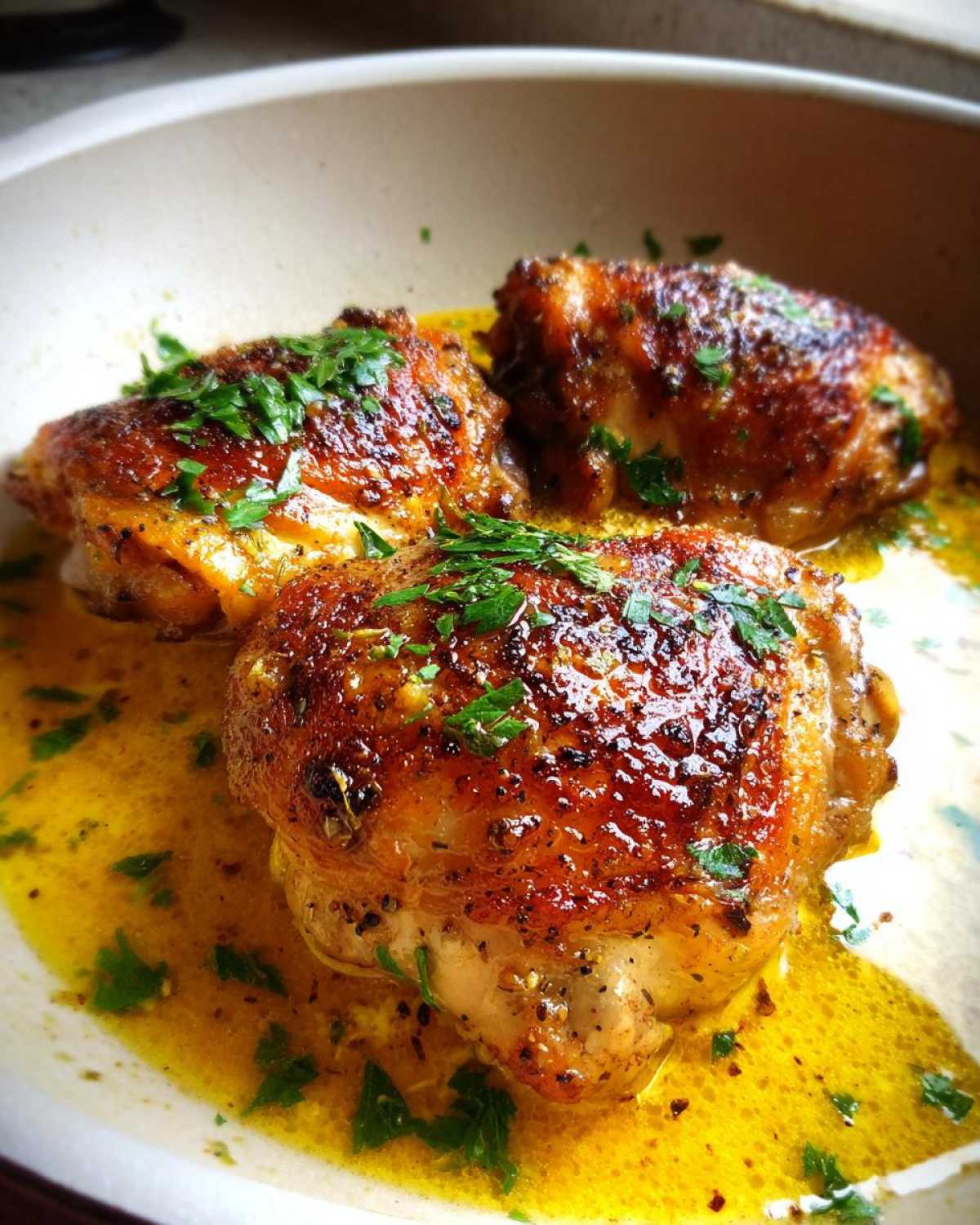 Skillet Lemon Garlic Chicken Thighs - detail 1