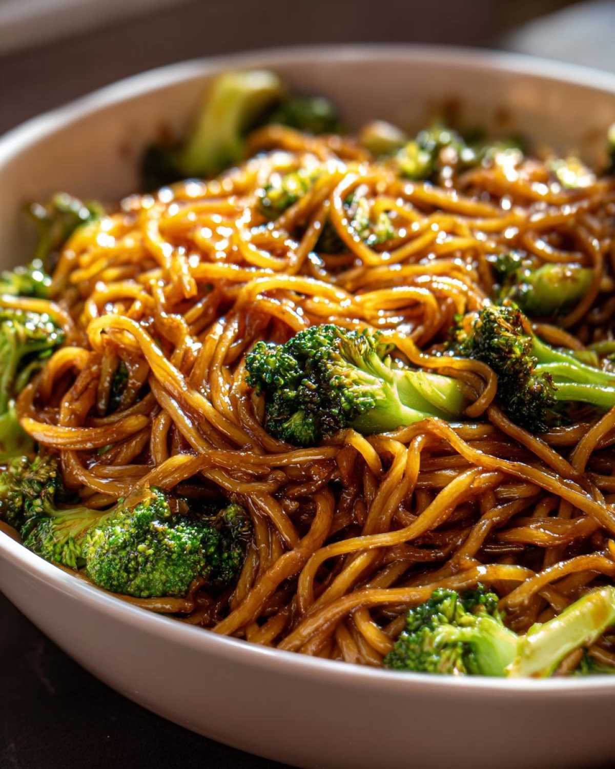 Vegan Garlic Noodles with Broccoli - detail 1