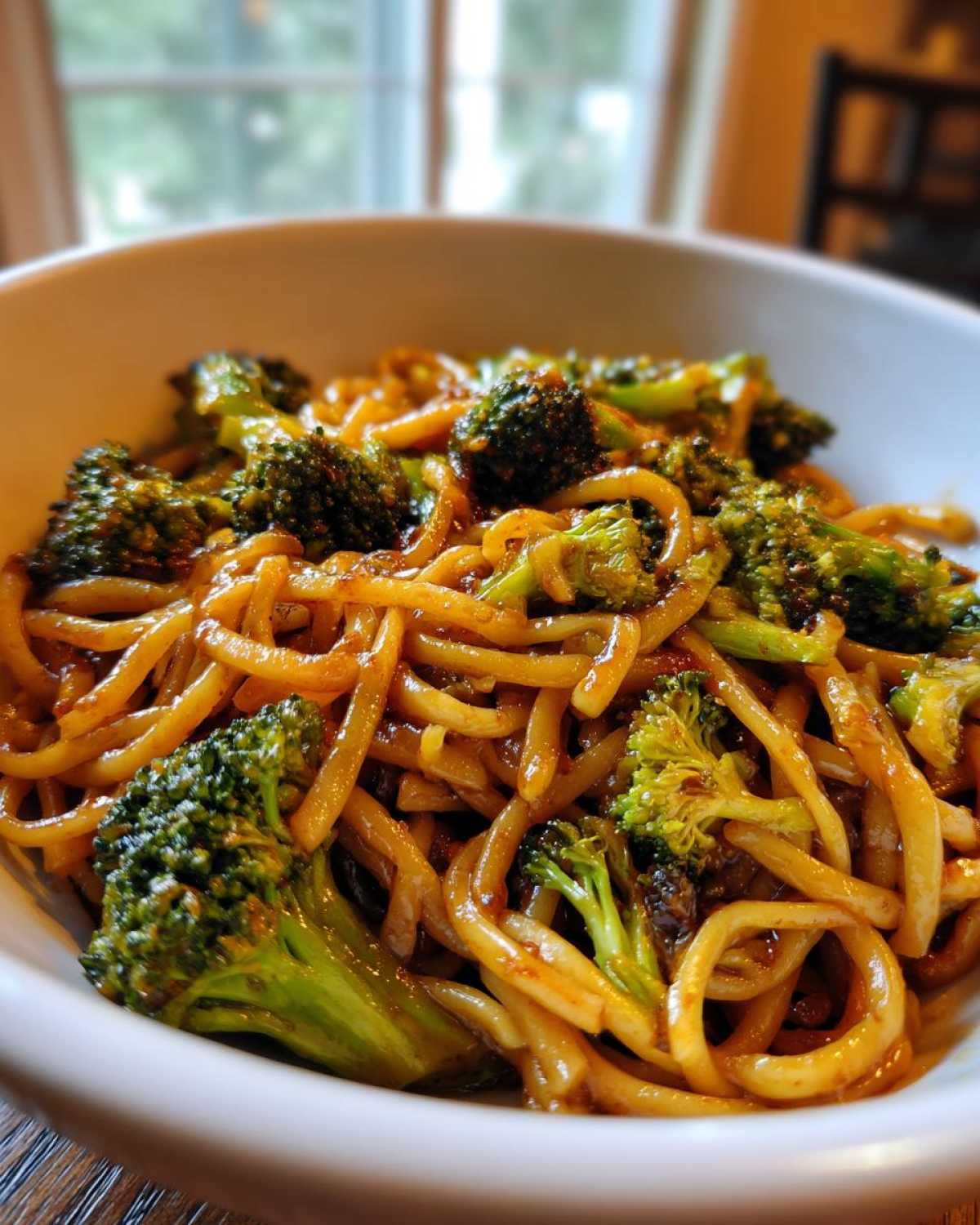 Vegan Garlic Noodles with Broccoli - detail 4